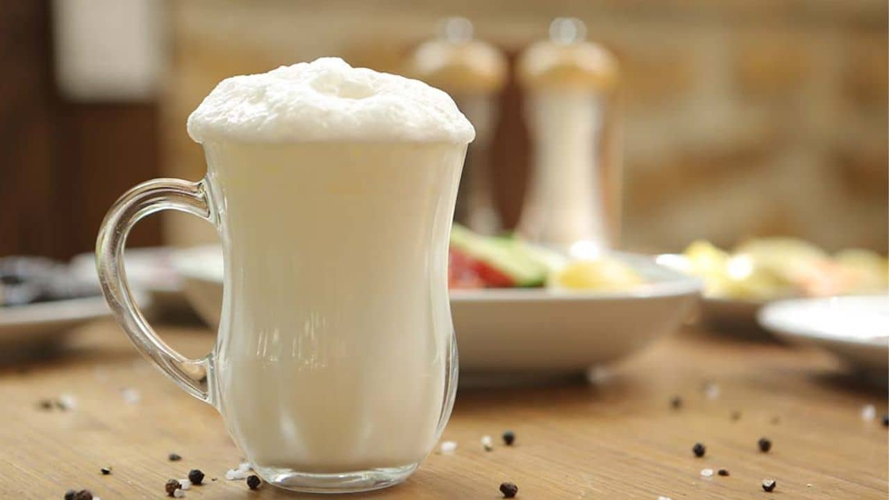 Lose Weight: মেদ ঝরিয়ে দ্রুত ছিপছিপে হতে চান? রোজ চুমুক দিন ঠান্ডা লস্যির গ্লাসে!