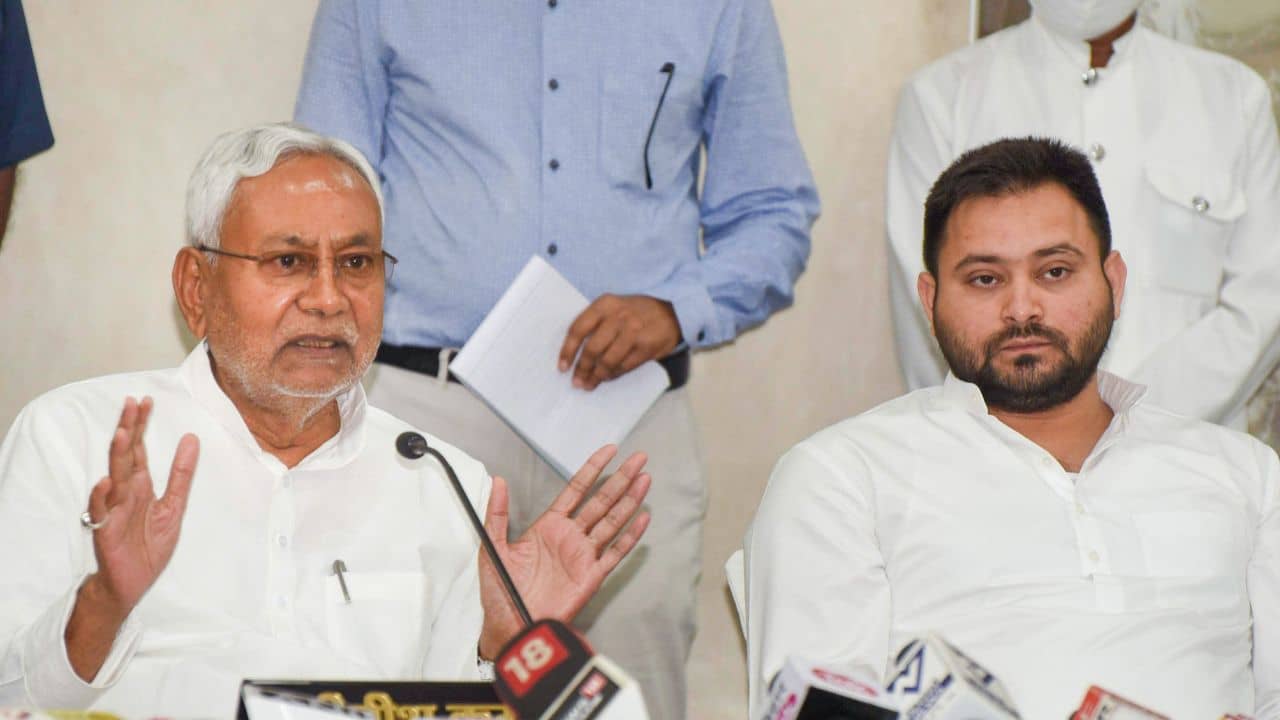 Bihar Political Crisis : দীর্ঘ দুই মাস ধরে অঙ্ক কষে সমীরণ মিলিয়েছেন নীতীশ-লালু, ফাঁস করলেন প্রাক্তন মন্ত্রী