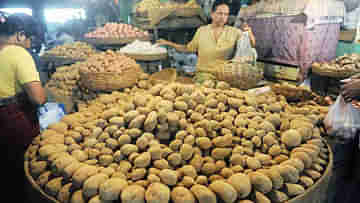 Potato Price: আরও দাম বাড়ল আলুর! নাজেহাল অবস্থা আলুভাতে বাঙালির