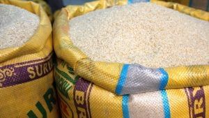 Rice Price Hike: রাজ্যে চড়চড়িয়ে বাড়ছে চালের দাম, 'দায়ী' বাংলাদেশ!