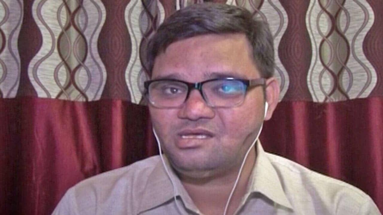 UPSC: দুর্নীতি ফাঁস করে ৭টি গুলি খেয়েছিলেন, এক চোখ-কান হারিয়েও ইউপিএসসি পাশ করলেন এই অফিসার