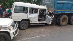 Road accident: পুলিশের গাড়ি ধাক্কা মারল ডাম্পারে, ঘটনাস্থলেই মৃত্যু রাস্তা সারাই কাজ করা শ্রমিকের