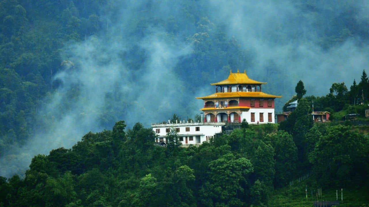 Sikkim: পাহাড়ের বর্ষা দেখতে চান? পুঁজিতে হাজার দশেক থাকলেই ঘুরে আসতে পারবেন সিকিম থেকে