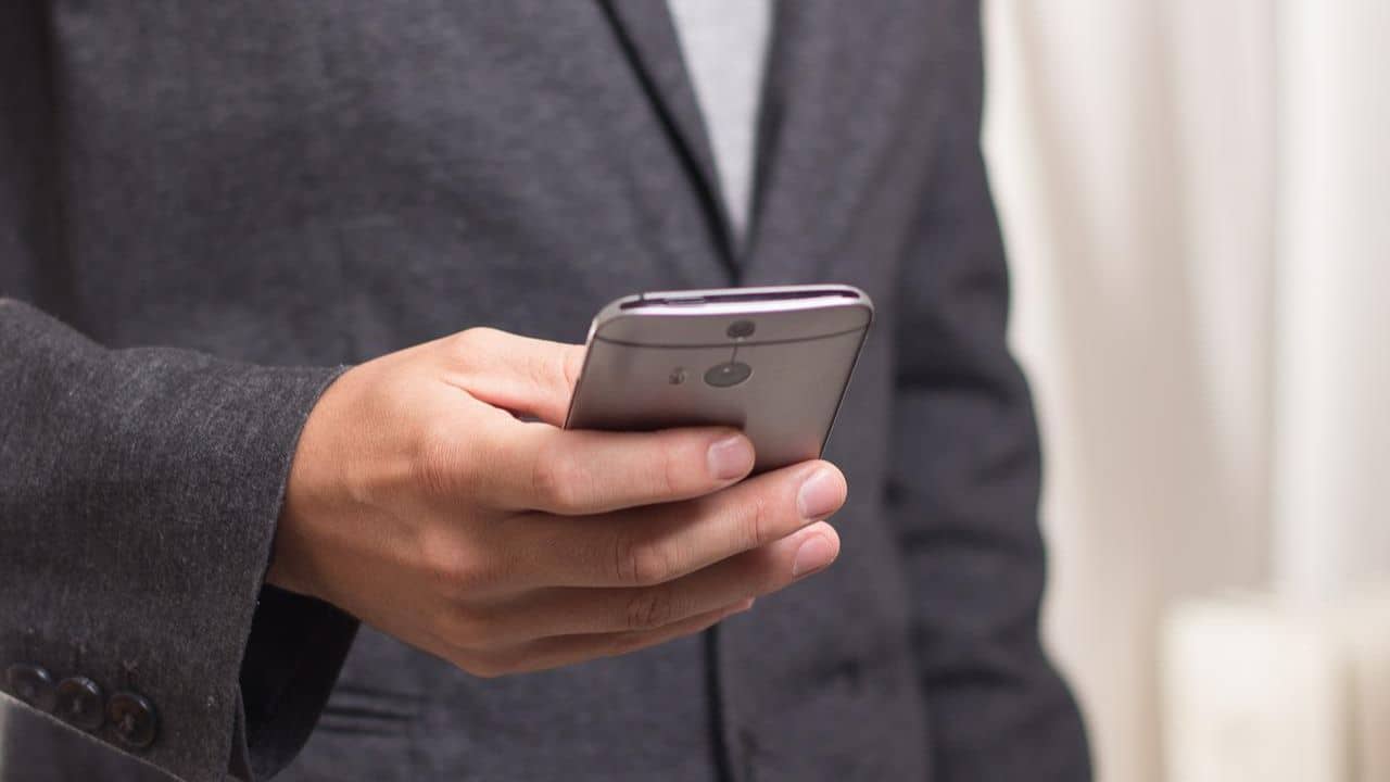 How to Stop Spam Calls: সারাদিন স্প্যাম কলের জ্বালায় অতিষ্ঠ? কীভাবে মুক্তি পাবেন, জেনে নিন...