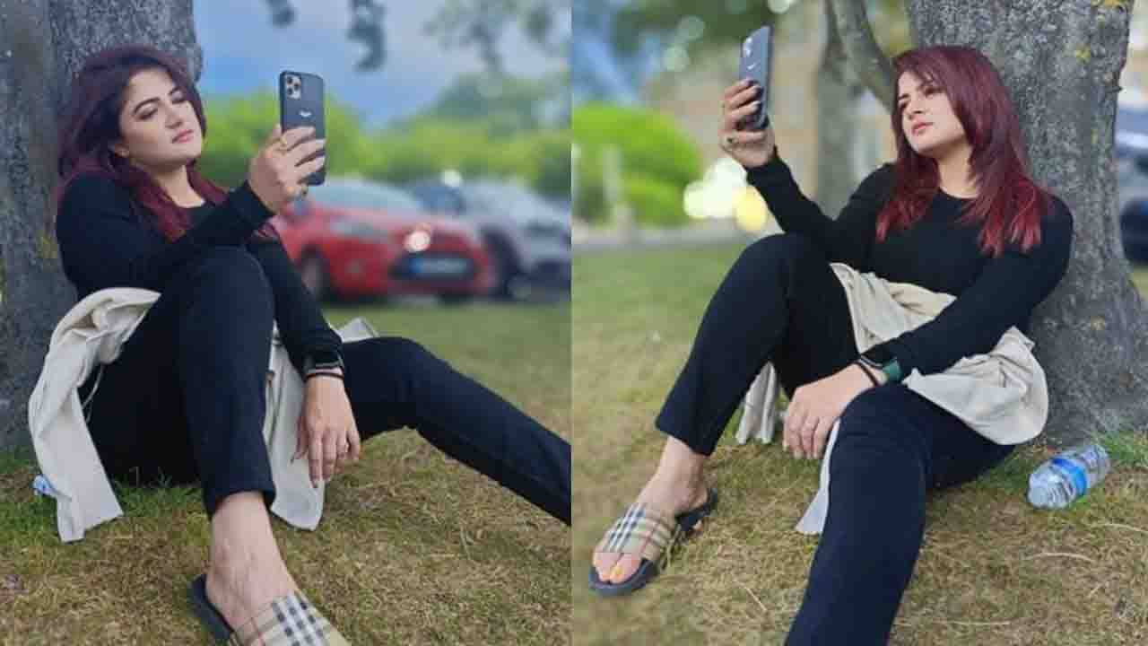 Srabanti Chattopadhyay: ভিড় ও হইচইয়ের মাঝে দুদণ্ড শান্তি খুঁজছেন শ্রাবন্তী...