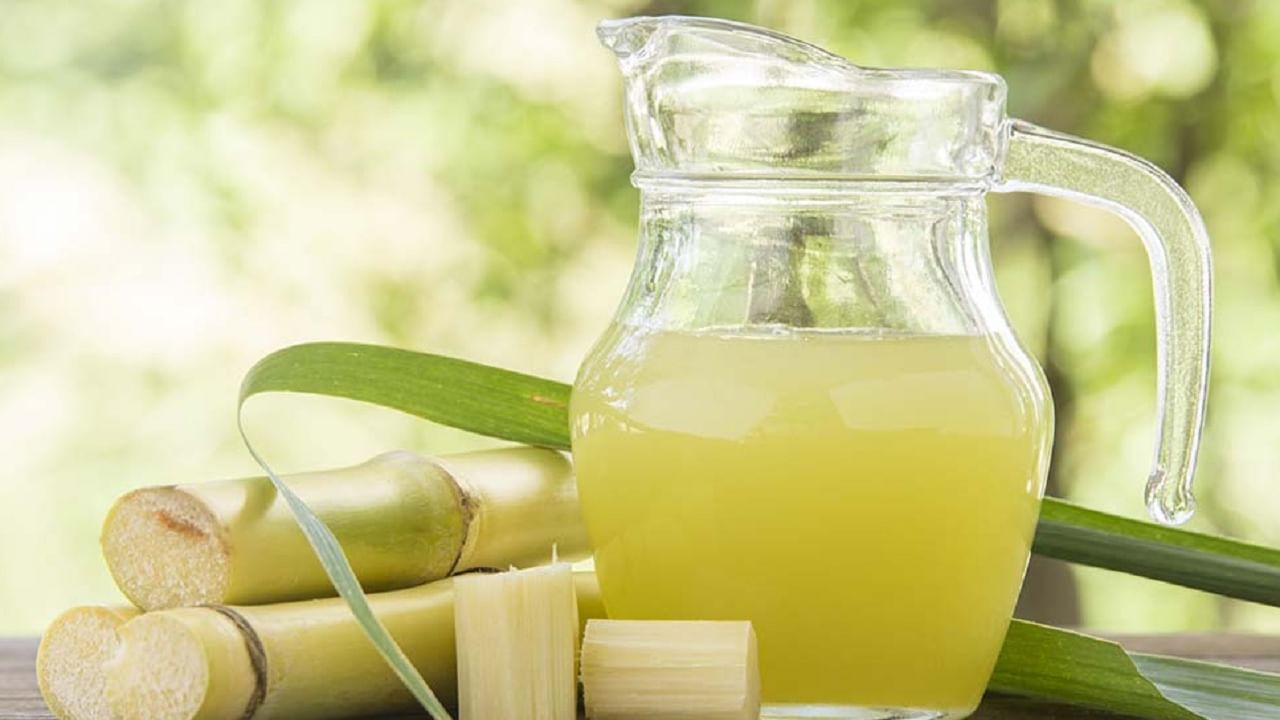 Sugarcane Juice: গরমে তেষ্টা মেটাতে রাস্তার আখের রসে চুমুক দেন? অপকারিতা গুলো জানেন তো... Sugarcane Juice: গরমে তেষ্টা মেটাতে রাস্তার আখের রসে চুমুক দেন? অপকারিতা গুলো জানেন তো...