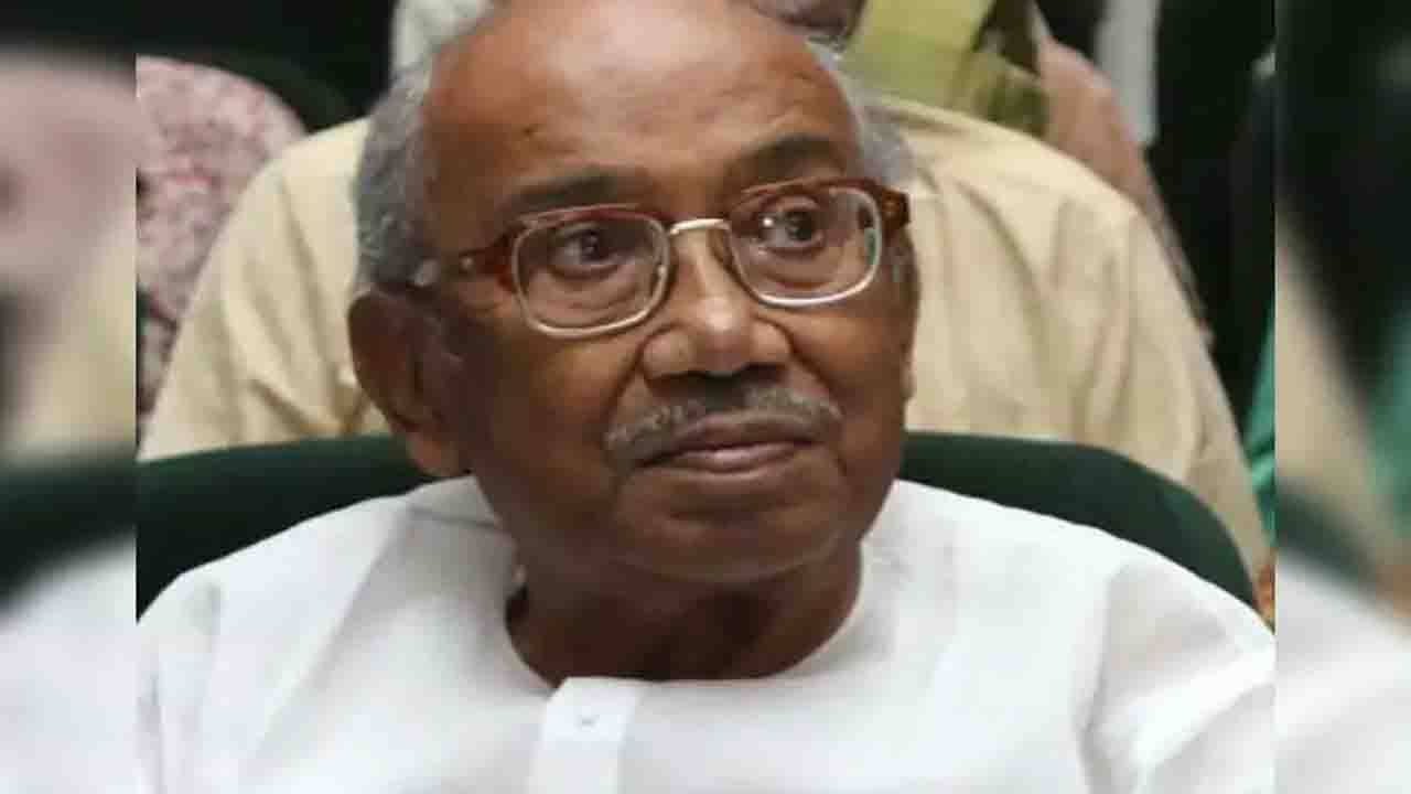 Tarun Majumdar Health Update: কথা বলছেন, সাড়া দিচ্ছেন, হতে পারে এমআরআইও; শারীরিক অবস্থার সামান্য উন্নতি, তবে বিপন্মুক্ত নন তরুণ মজুমদার