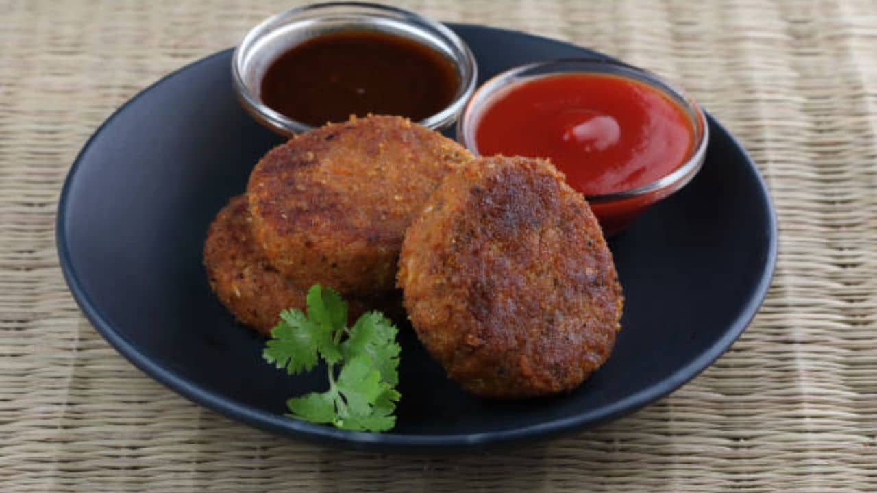 Sunday Special Recipe: রবিবারের মজলিস জমে উঠুক চা আর মাটন চপে! রইল রেসিপি