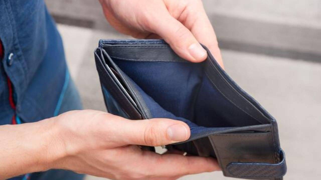 Vaastu 2022: মাসের শেষে টাকা নেই! বাস্তুমতে এই ৮টি জিনিস মানিব্যাগে রাখলে ফুরোবে না অর্থ
