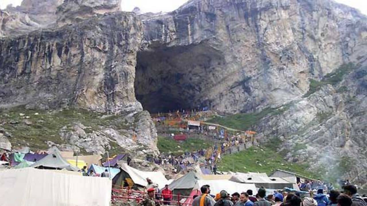 Amarnath Yatra 2022: ফের দুর্যোগের চোখরাঙানি! ভারী বর্ষণের জেরে ফের স্থগিত অমরনাথ যাত্রা
