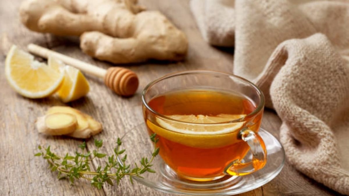 Ayurvedic Tea আষাঢ়ের শেষে বৃষ্টিতে ভিজে নাক দিয়ে জল পড়ছে? জ্বর