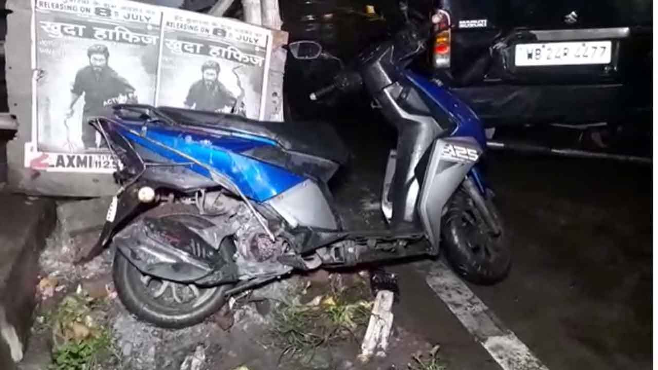 Barrackpur Accident: পরপর তিনটি গাড়িতে ধাক্কা মেরে দোকানে ঢুকে পড়ল ম্যাটাডোর...গুরুতর আহত ৪