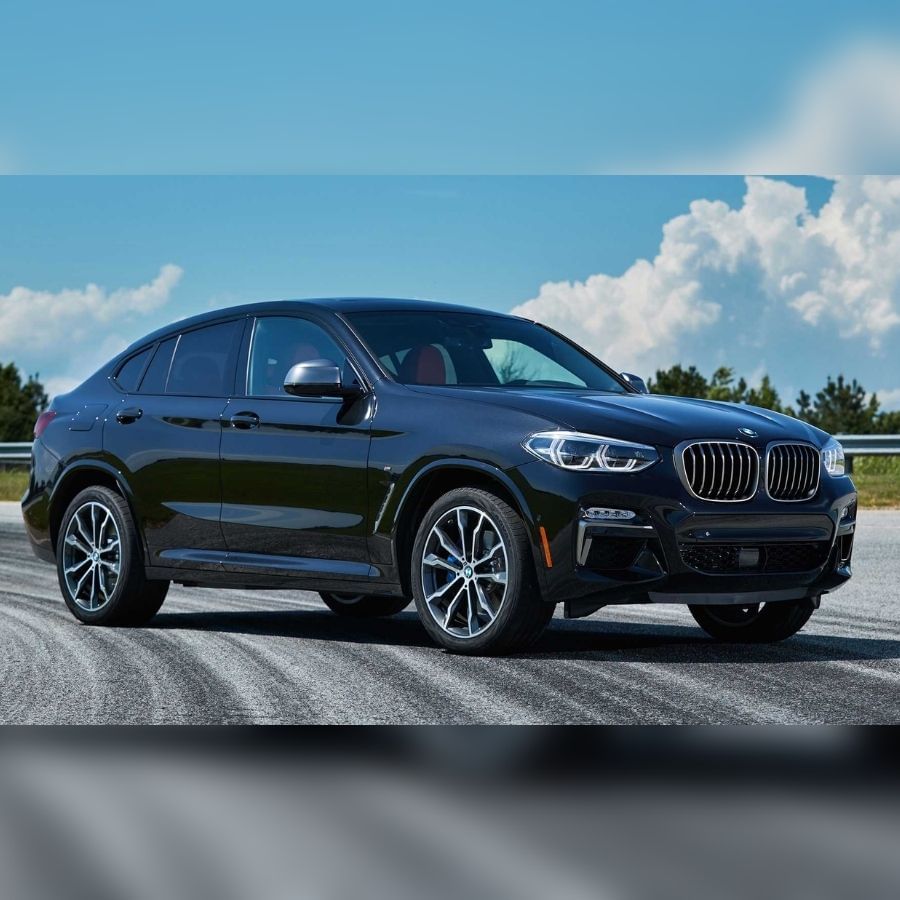 BMW X4 - সৌরভ গঙ্গোপাধ্যায়ের বাড়িতে BMW 7-Series এর গাড়ি ছাড়াও রয়েছে BMW X4 মডেলের গাড়িও। এই গাড়ির ইঞ্জিনটি অত্যন্ত শক্তিশালী। পাশাপাশি এই গাড়িটিতে রয়েছে নানা অত্যাধুনিক ফিচার। (ছবি-টুইটার)
