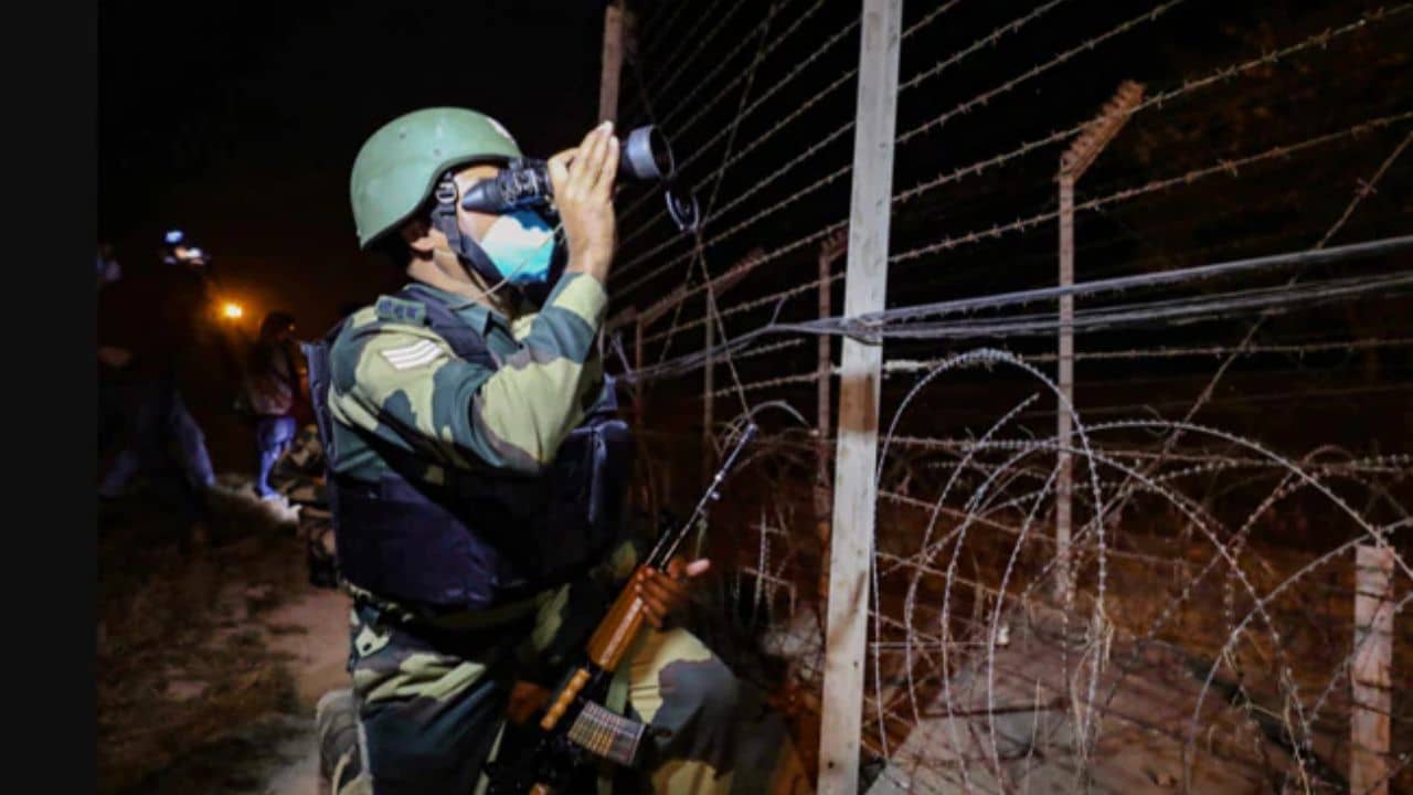 Pakistani Drone: পাকিস্তানি ছক বানচাল, কাশ্মীর সীমান্তে উড়ন্ত ড্রোন লক্ষ্য করে গুলি বিএসএফের