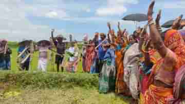 Balurghat : পুরুষরা অংশ নিতে পারেন না, বৃষ্টির আশায় মাঠে পুজো মহিলাদের