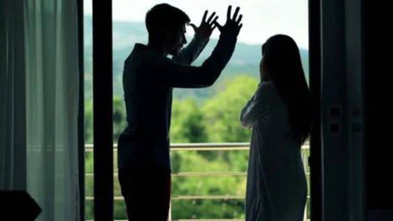 Manglik Dosh: স্বামী-স্ত্রী’র মধ্যে  ভুল বোঝাবুঝি আর অশান্তি লেগেই রয়েছে? জন্মছকে মাঙ্গলিক দোষ নেই তো?