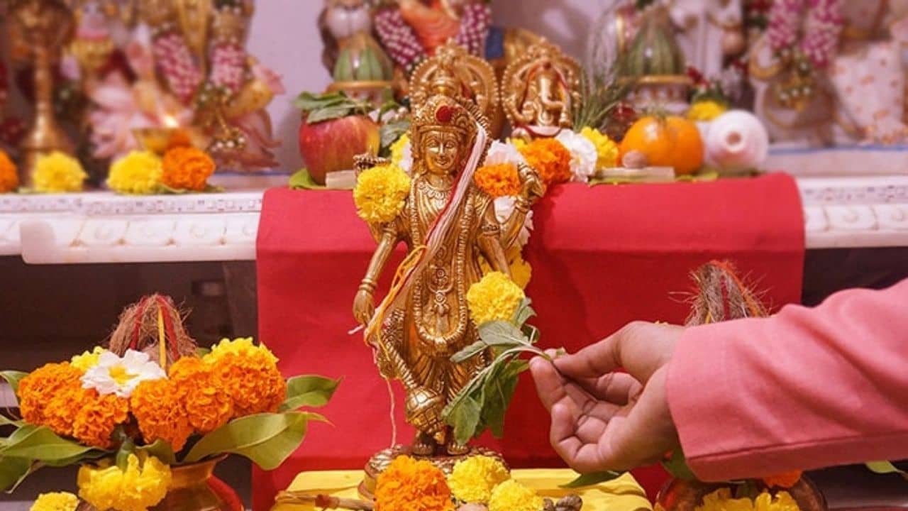 Devshayani Ekadashi 2022: এই একাদশীতে ২টি শুভ যোগ! বিষ্ণুর নিদ্রাভঙ্গ না করেই কীভাবে আশীর্বাদ পাওয়া সম্ভব, জানুন