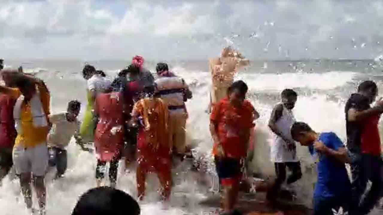 Digha Mandarmani Situation: শনিবারও উত্তাল সমুদ্র, দিঘা, মন্দারমণিতে সতর্ক করা হচ্ছে পর্যটকদের