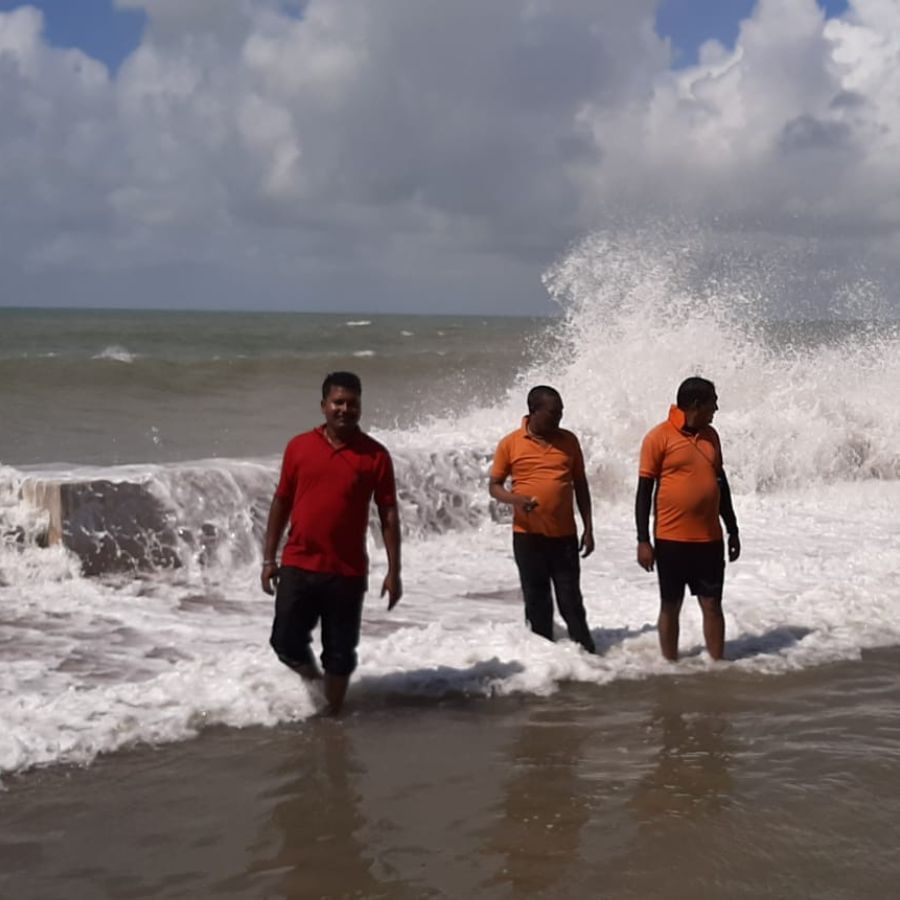 শঙ্করপুরে একাধিক গ্রামে ঢুকে পড়েছে সামুদ্রিক জল। 