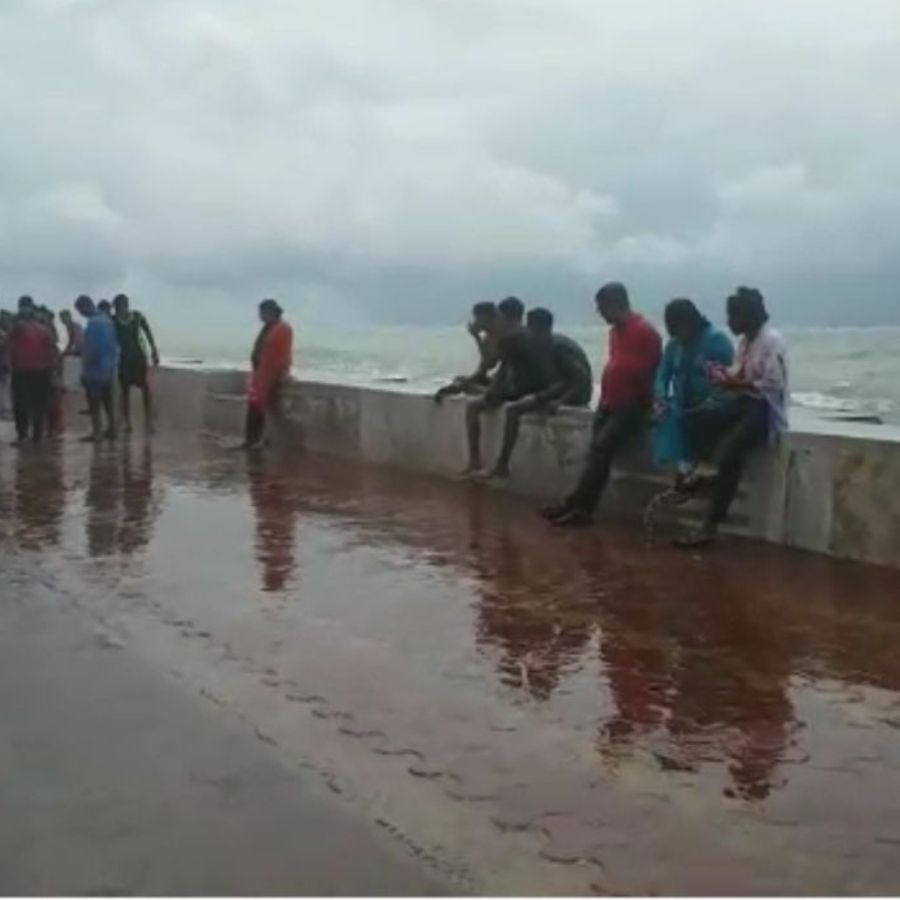 তবে এর মধ্যেই পর্যটকদের মধ্যে উদ্দীপনা দেখা দিল। তবে মাইকিংও শুরু করেছে পুলিশ।