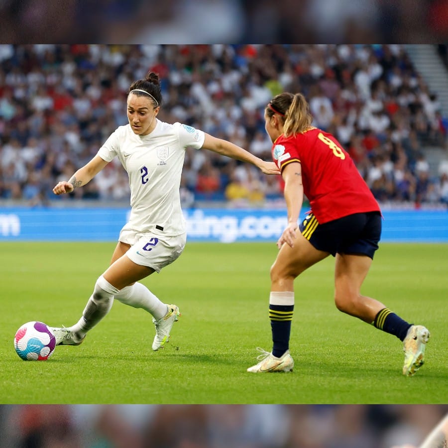 এই নিয়ে চতুর্থ বার মেয়েদের টুর্নামেন্টের সেমিফাইনালে পৌছল ইংল্যান্ড। অন্যদিকে স্পেন টানা তৃতীয়বার এই টুর্নামেন্টের কোয়ার্টার ফাইনাল থেকে বিদায় নিল। (ছবি-ইংল্যান্ড মহিলা ফুটবল দল টুইটার)
