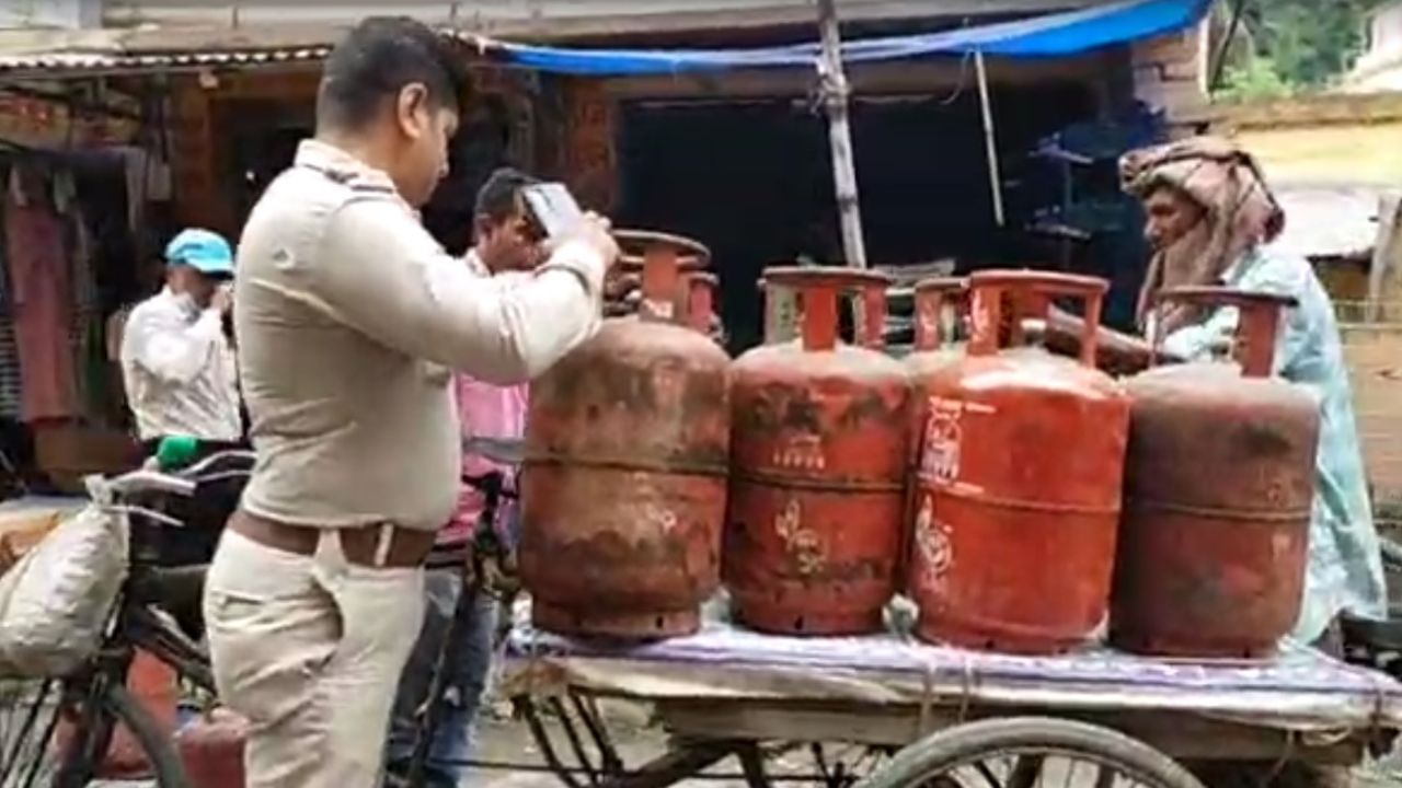 Illegal Business of Gas Cylinder: গ্যাস রিফিল করার আড়ালেই চলছিল সিলিন্ডার বিক্রির অবৈধ কারবার, টেরই পাননি আশপাশের দোকানিরা