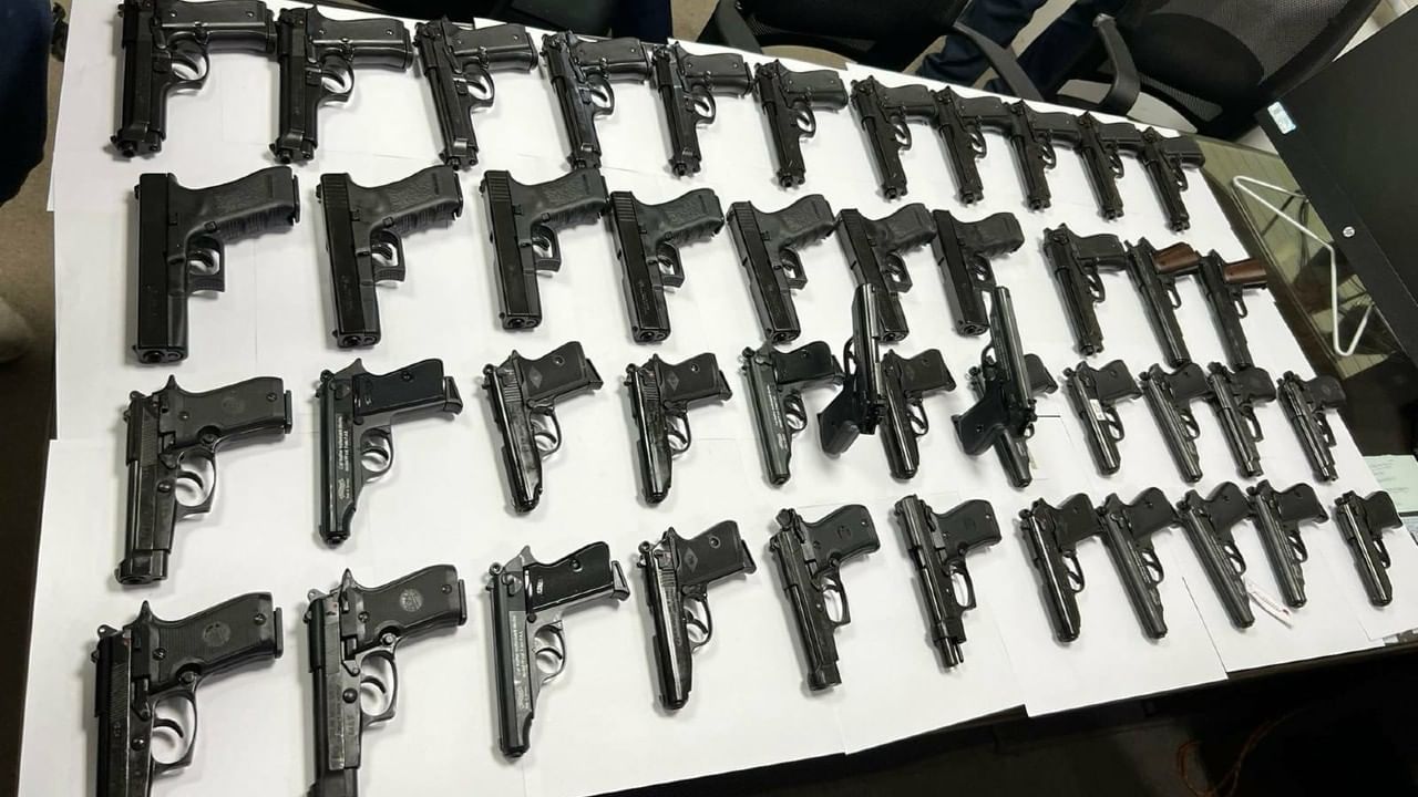 45 Guns Seized In Delhi Airport: ভিয়েতনাম থেকে ৪৫টি বন্দুক নিয়ে ভারতে এল দম্পতি! আগ্নেয়াস্ত্রের বহর দেখে চক্ষু চড়কগাছ তদন্তকারীদের