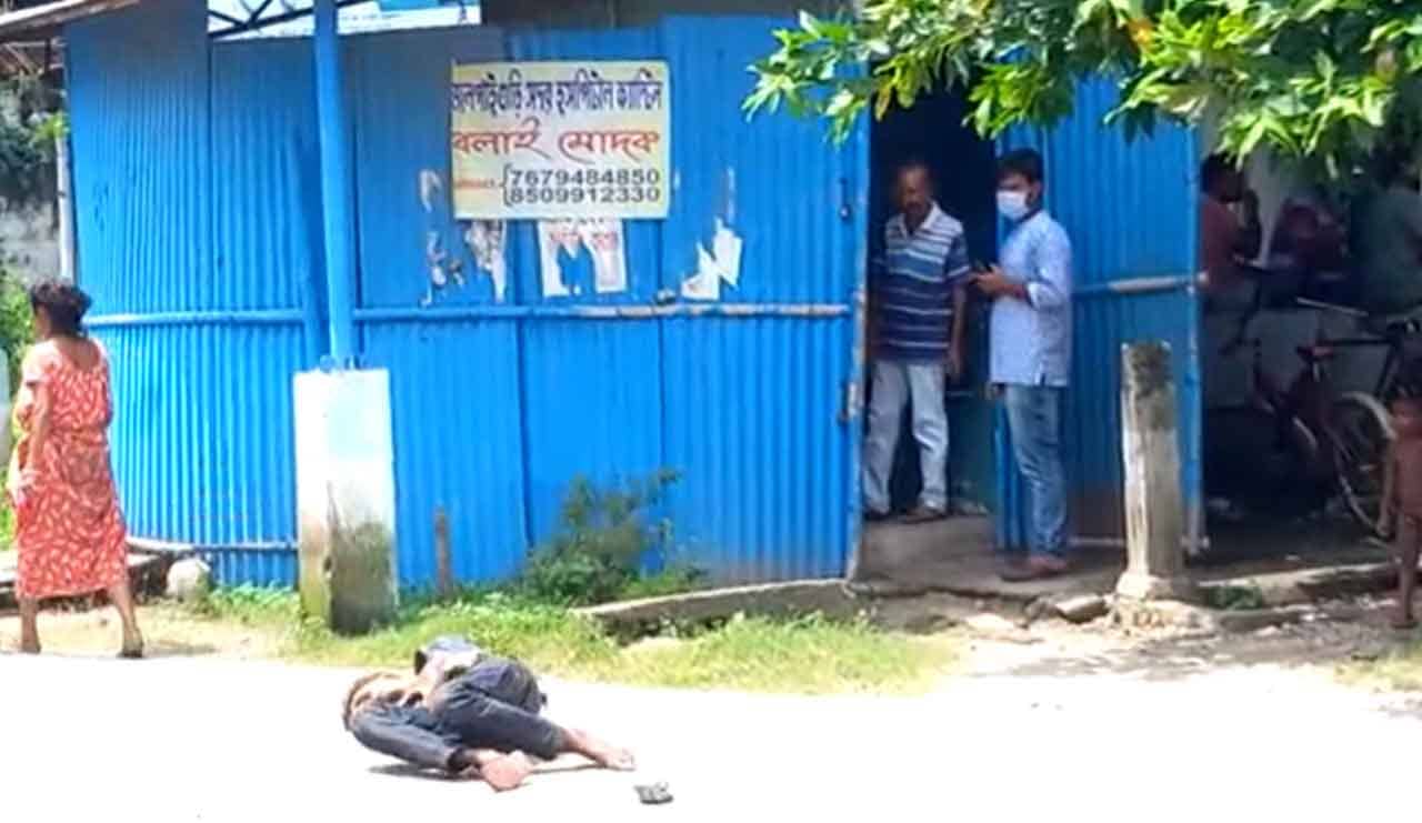 Jalpaiguri Clash: হাসপাতালের আউটডোরেই চ্যালা কাঠ নিয়ে মারামারি, রক্তারক্তিকাণ্ড...