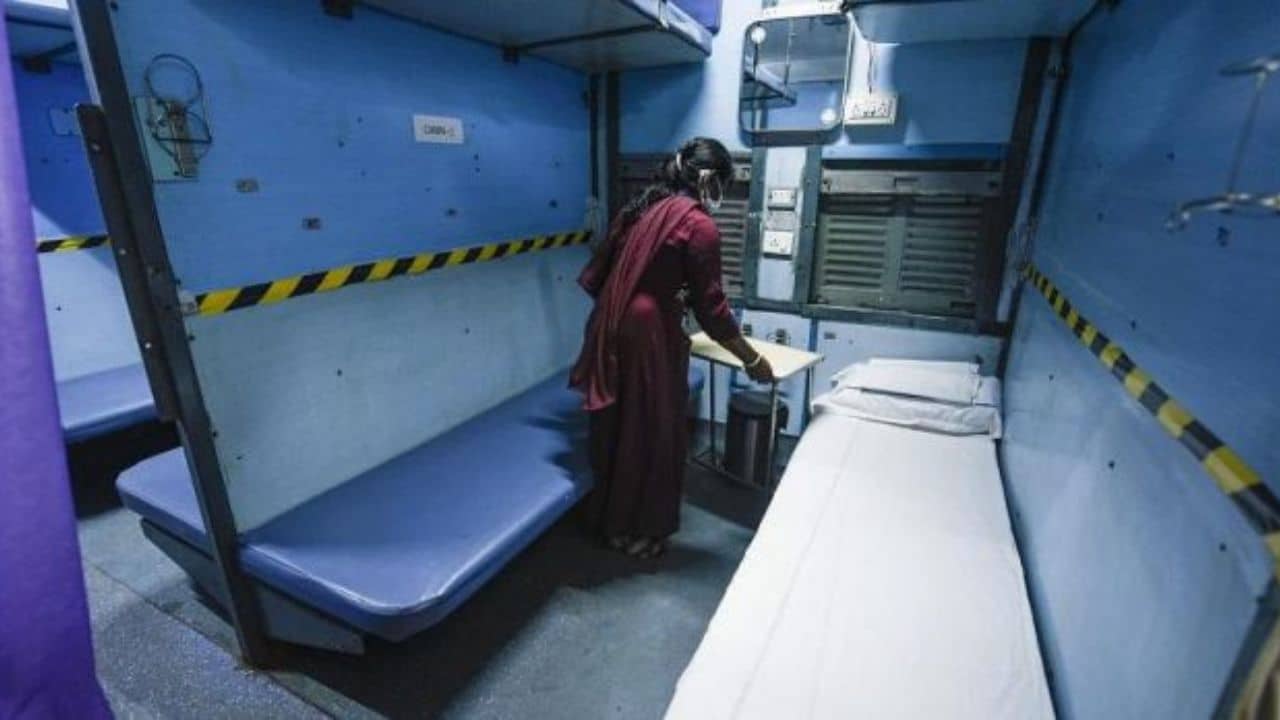 Indian Railways: লোয়ার বার্থে নিশ্চিত টিকিট পাবেন! কীভাবে, পথ দেখাল IRCTC