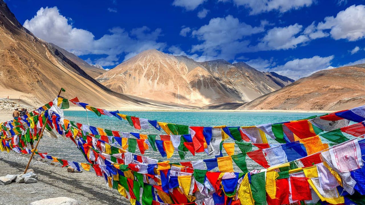 Ladakh: জমজমাট লাদাখ! এবার হেলিকপ্টারেই রোমাঞ্চকর ভ্রমণের সাক্ষী থাকবেন আপনি