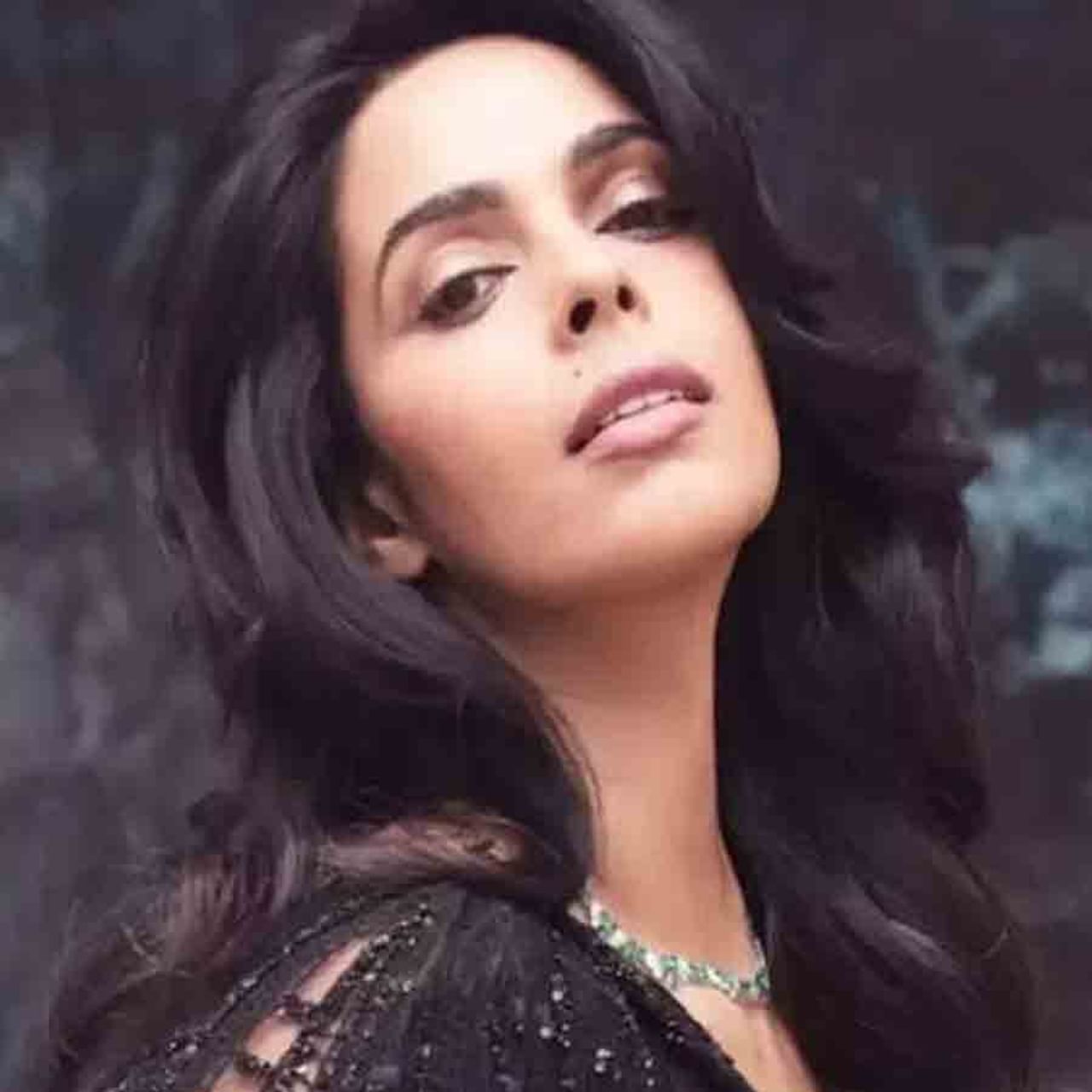 এক অভিনেতা যদি আপনাকে রাত তিনটের সময় ডাকে, তবে তখনই আপনাকে তাঁর বাড়ি পৌঁছে যেতে হবে। না গেলেন পরের দিন সকালে তুমি সেই ছবি থেকে বাদ। 