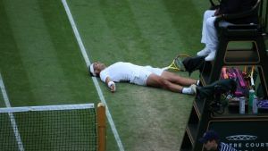 Wimbledon: পা পিছলে পড়েও কোয়ার্টার ফাইনালে নাদাল