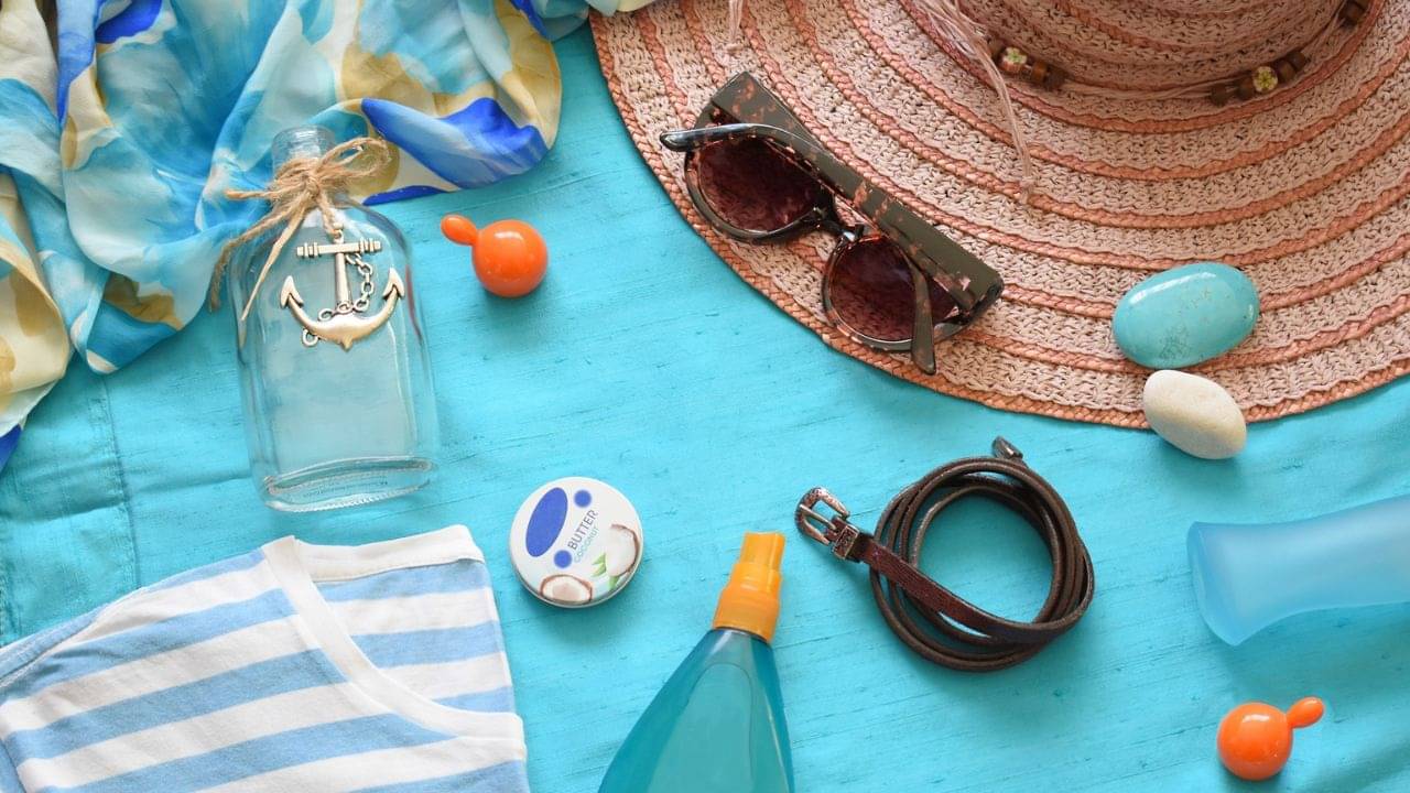 Pack For Vacation: ঘুরতে গেলে লাগেজে এই ৮ জিনিস নিতে কখনও ভুলবেন না! গন্তব্যে গিয়ে পড়তে পারেন ফাঁপড়ে