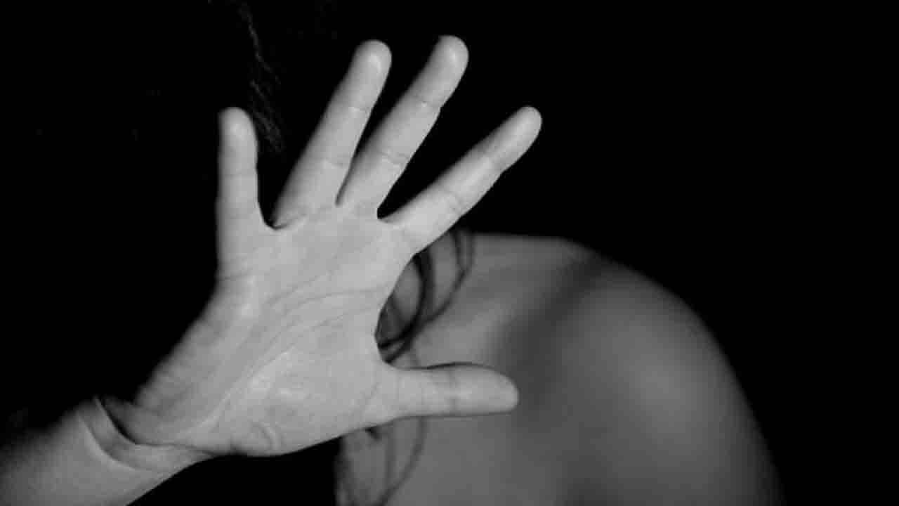 Abuse: ছেলে করল ধর্ষণ, মা করালো দেহ ব্যবসা! ভিন শহরে গিয়ে মা-ছেলের অত্যাচারের শিকার কিশোরী