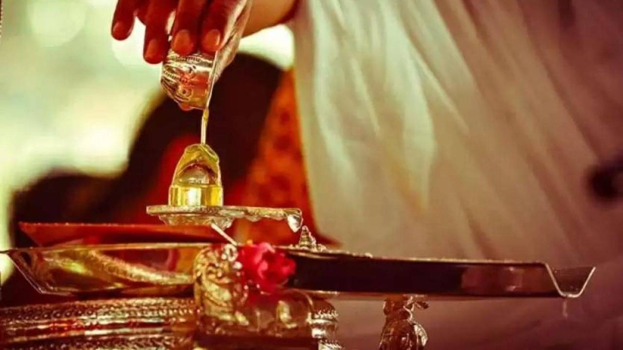 Sawan 2022: শ্রাবণের দ্বিতীয় সোমবারে তিন শুভ যোগ, সন্তান সুখ পেতে পুজোবিধি মেনে করুন শিবপুজো