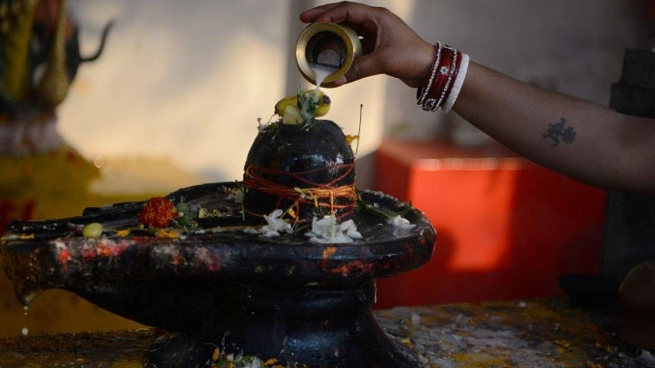 Shravan vrat: শ্রাবণ মাসের সোমবার কেন এত গুরুত্বপূর্ণ? প্রতি সোমবার এই নিয়মগুলি মানলে থেমে যাবে জীবনের মহাপ্রলয়