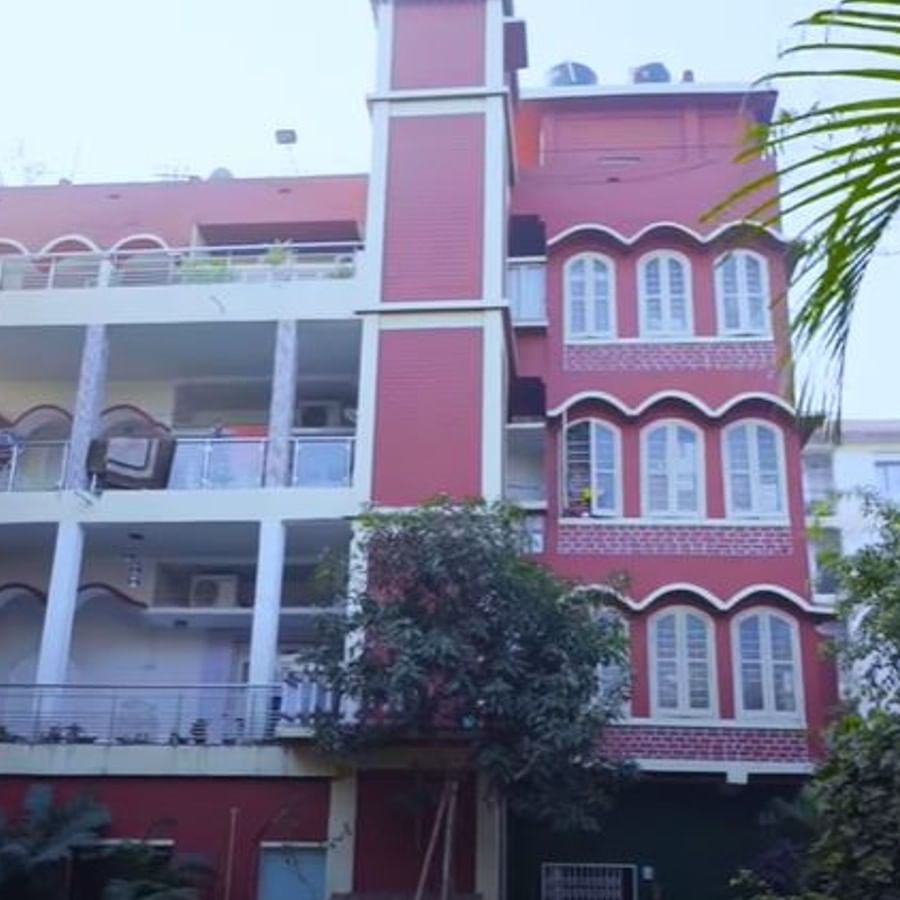 এই বাড়িতে জন্ম। এখানেই বেড়ে ওঠা। সৌরভ গঙ্গোপাধ্যায়ের ক্রিকেট জীবনের চড়াই উতরাই, প্রতিটি মুহূর্তের সাক্ষী থেকেছে এই বাড়ি। (ছবি:এশিয়ান পেন্টস)