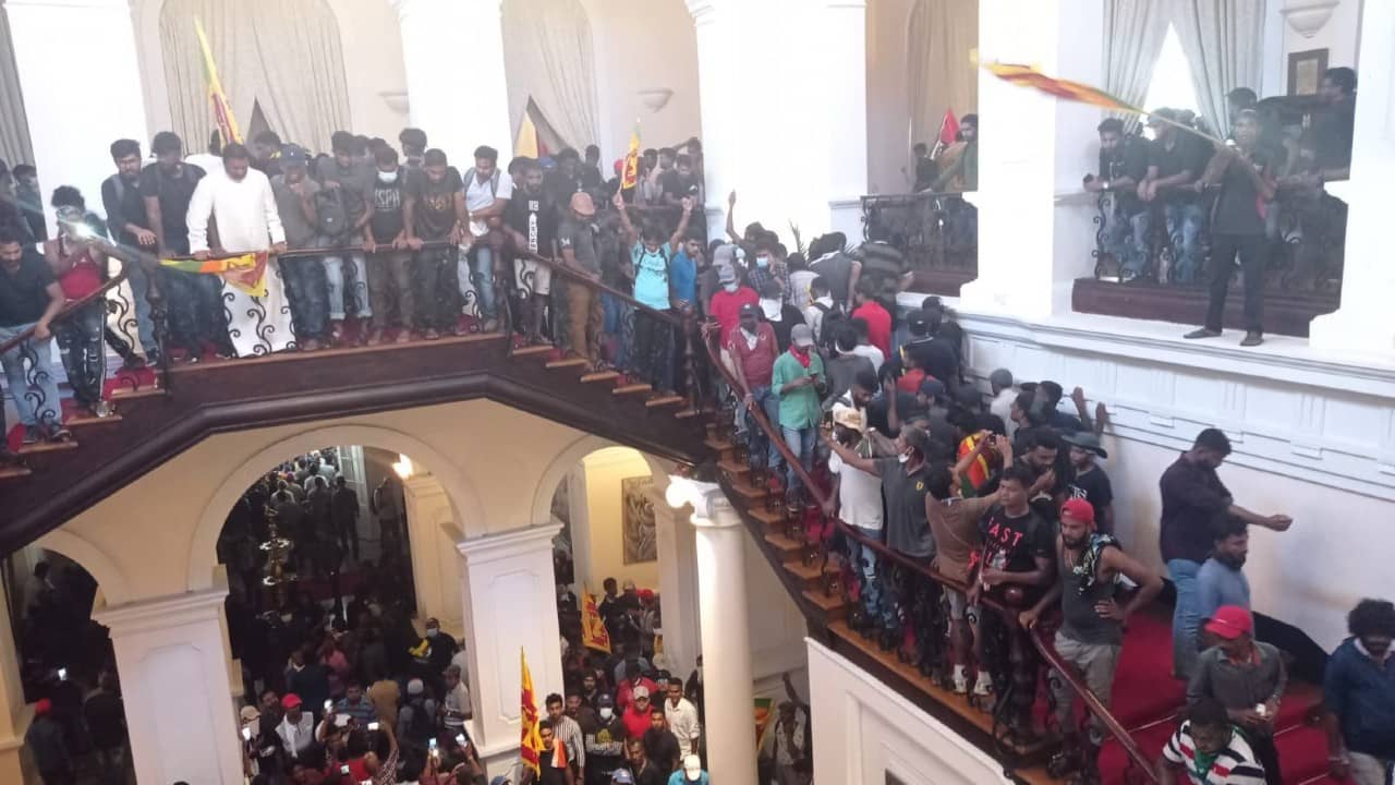 SL President Gotabaya Rajapaksa Flees : বিক্ষোভের মুখে সরকারি বাসভবন ছেড়ে পালালেন শ্রীলঙ্কার রাষ্ট্রপতি গোতাবায়া