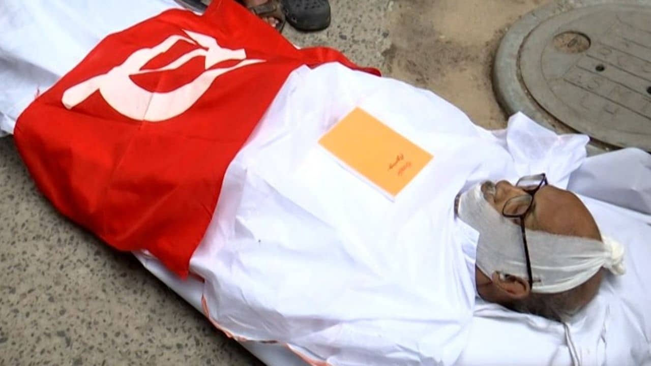 Tarun Majumdar Death: বুকে গীতাঞ্জলি, গায়ে লাল ঝান্ডা নিয়েই শেষযাত্রায় কিংবদন্তী পরিচালক