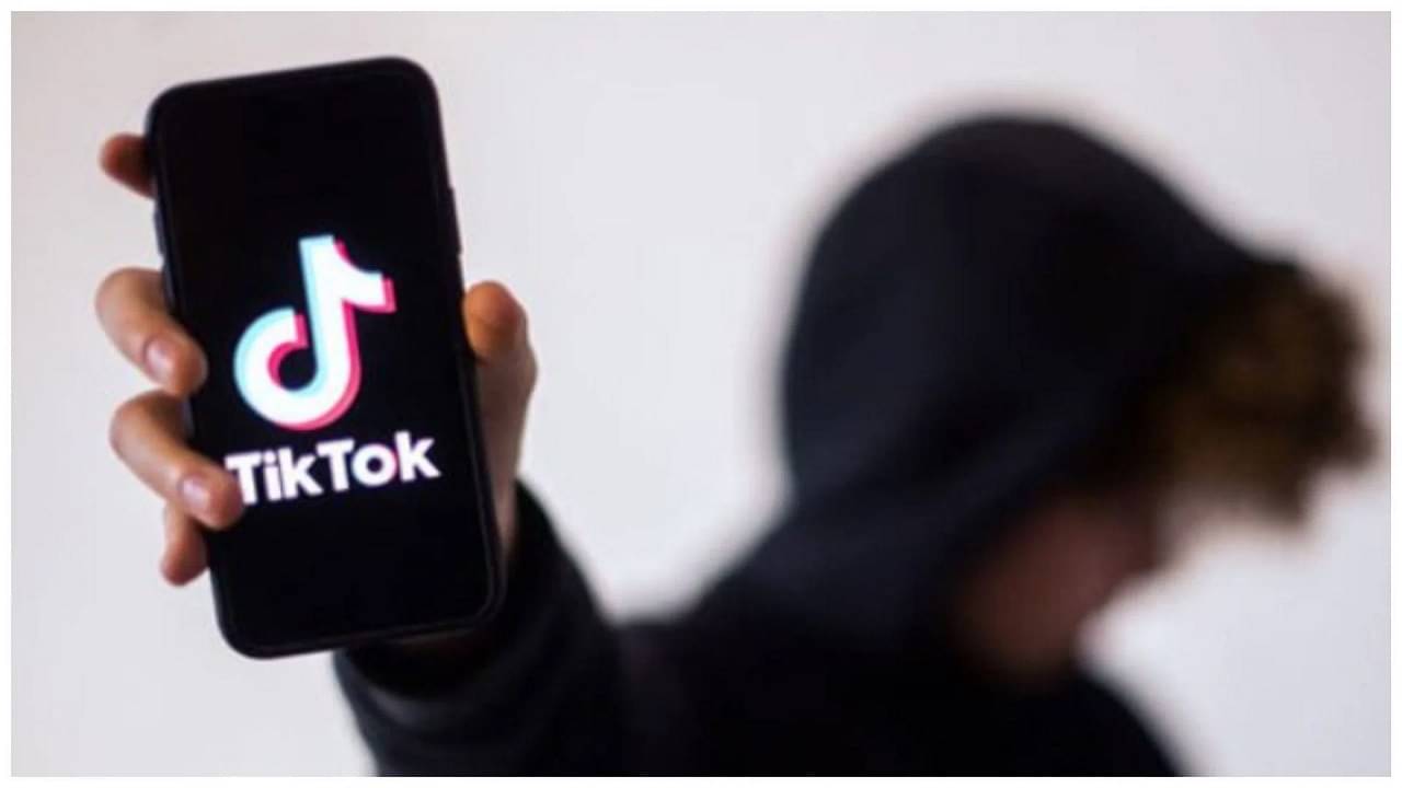 TikTok Blackout Challenge: একের পর এক কিশোরের মৃত্যু, টিকটকের ব্ল্যাকআউট চ্যালেঞ্জ যেন সাক্ষাৎ মরণফাঁদ! বিষয়টা ঠিক কী?