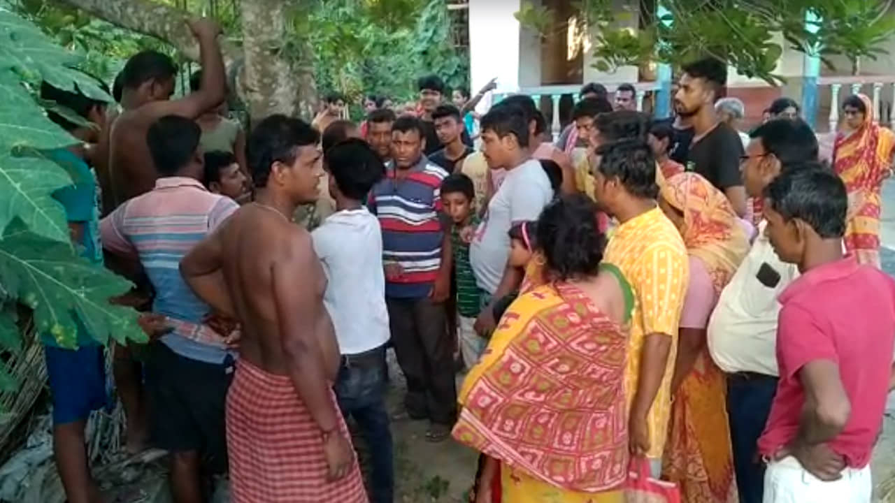 Nadia: জোর করে ঢুকেছিল নাবালিকার ঘরে, গাছে বেঁধে বেধড়ক মার কিশোরকে