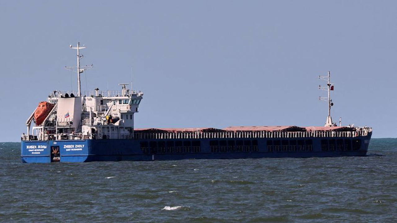 Russian ship detained: কোচি বন্দরের কাছ আসতেই আটক রাশিয়ার জাহাজ, ‘কৈফিয়ত’ চাইল রুশ দূতাবাস