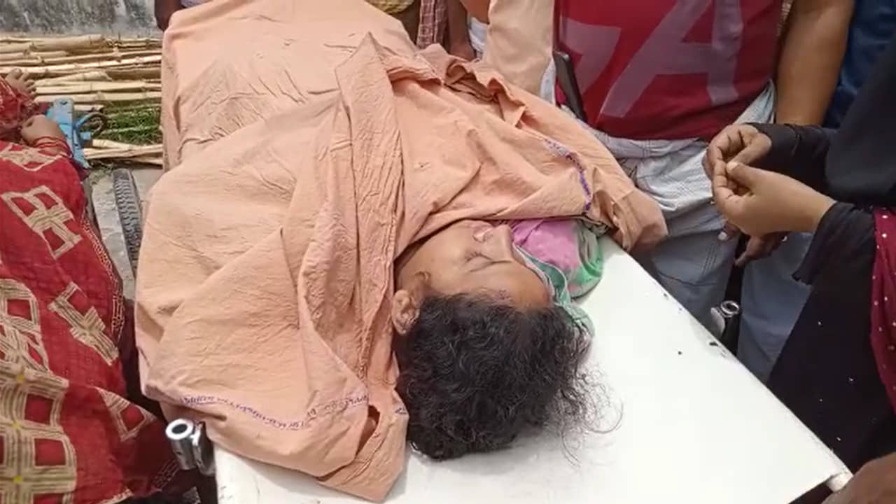 Road Accident: রাখে হরি মারে কে! পথ দুর্ঘটনার বলি বাবা-মা-মাসি, আশ্চর্যজনকভাবে বেঁচে গেল ৪ বছরের শিশু