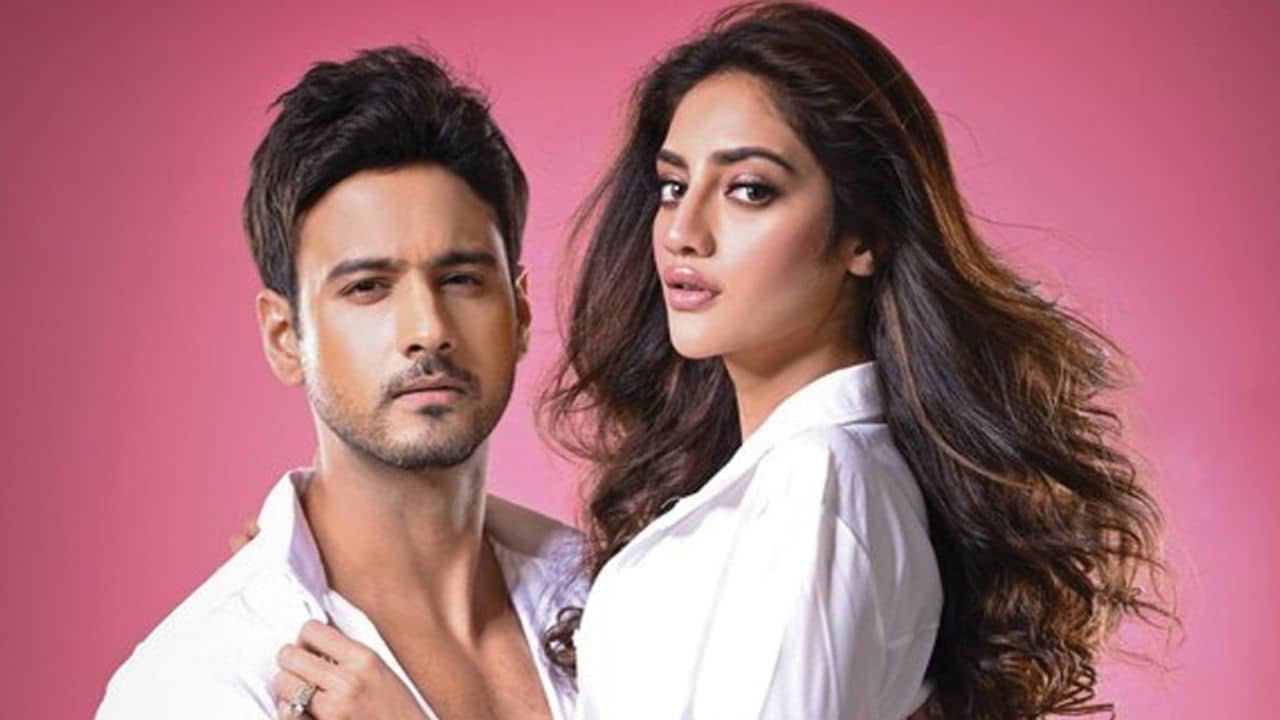 Yash-Nusrat: সিনেমা দেখতে এসে যশকে চুমু, নুসরতের এই ভাইরাল ছবি নিয়ে উত্তেজনা তুঙ্গে