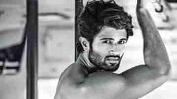 Vijay Deverakonda:  হার মানাবে পিকেকেও, পোস্টারে নগ্ন দেবেরাকোন্ডা, গোপনাঙ্গে গোলাপ! ঝড় সর্বত্র