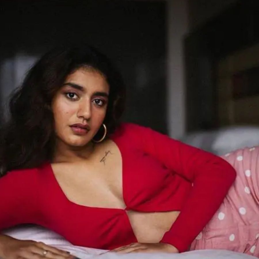 যদিও অনেকেরই বক্তব্য মুখের সেই মিষ্টতা নাকি হারিয়ে গিয়েছে প্রিয়ার। অনেকে আবার সেই তত্ত্ব মানতে নারাজ।