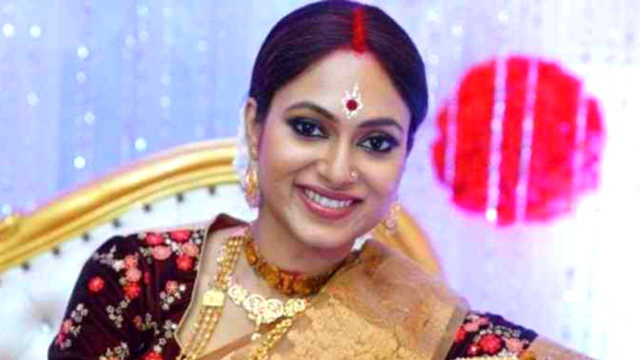 Basabdatta Chatterjee: জন্মের পর এই প্রথম মেয়ের ছবি শেয়ার বাসবদত্তার, খুদে নাকি বড়ই লক্ষ্মীছানা