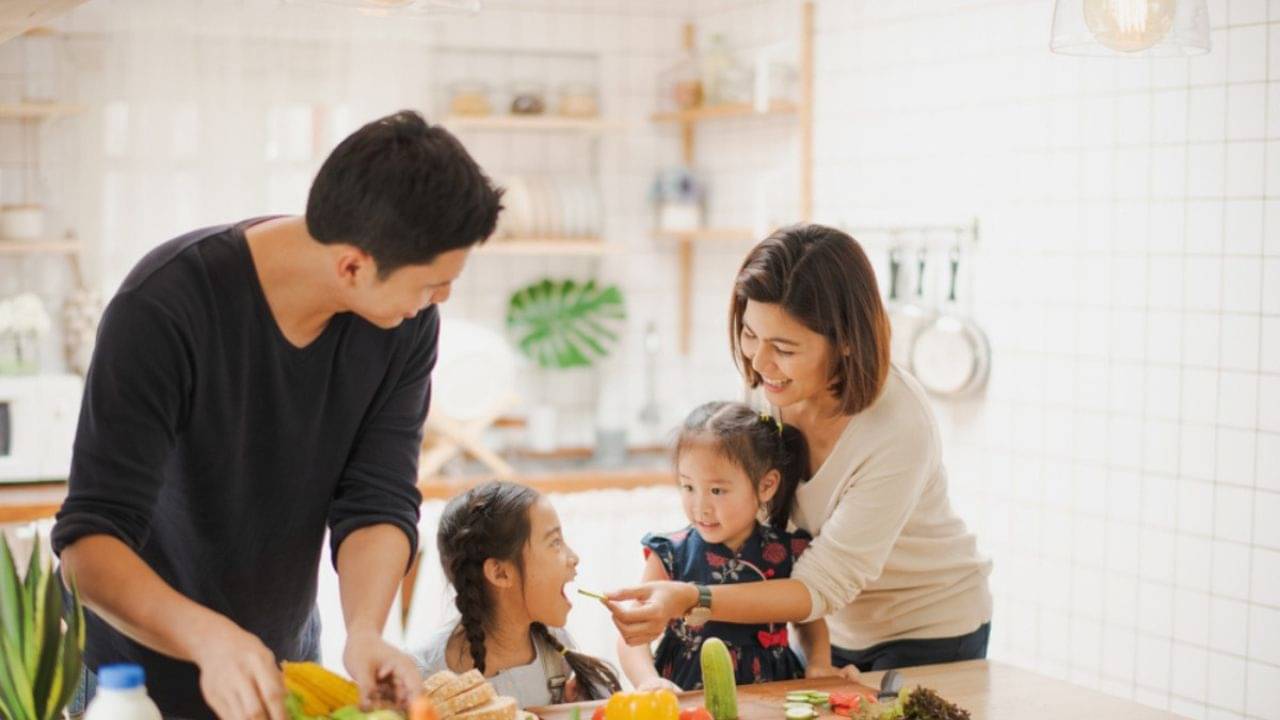 Vastu tips: একের পর এক বিপত্তি লেগেই রয়েছে! সুখি থাকতে ঘর থেকে বিদায় করুন অশুভ শক্তির এই উত্‍সগুলিকে