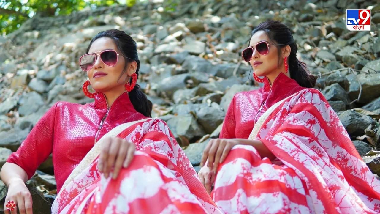 Priyanka Sarkar: পাথরের খাঁজেই লাল বিপ্লব প্রিয়াঙ্কার, টিমে রাখলেন লেদার জ্যাকেট আর বাটিক সিল্ক