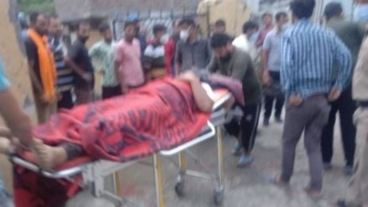 Himachal Pradesh Accident: দেখা হল না বর্ষায় পাহাড়ের রূপ! চাকা পিছলে খাদে ছিটকে পড়ল গাড়ি, মৃত ৫